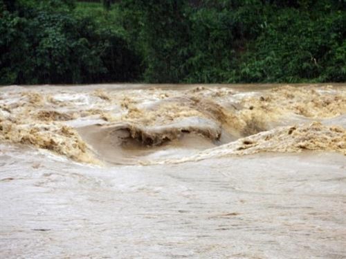 Công Điện số 07/CĐ-UBND của UBND tỉnh Quảng Nam về Tăng cường ứng phó bão số 5 và mưa lũ