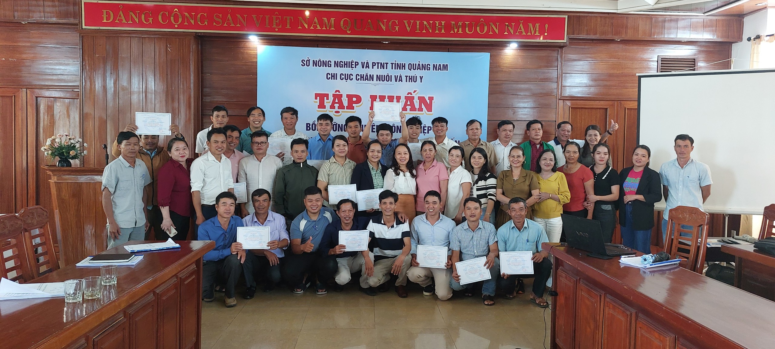 TẬP HUẤN BỒI DƯỠNG CHUYÊN MÔN NGHIỆP VỤ  CHO NHÂN VIÊN THÚ Y XÃ, PHƯỜNG, THỊ TRẤN